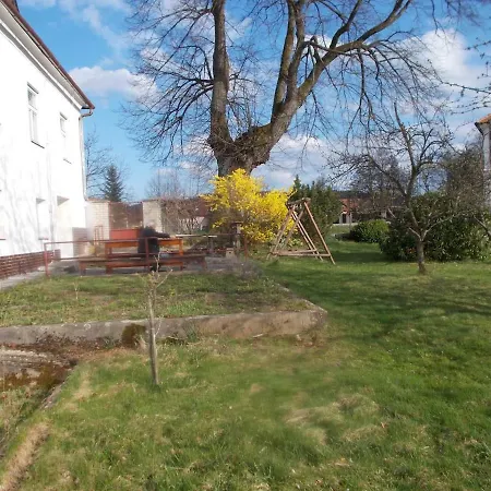 With Big Garden In The Beautiful Nature شقة Vyšší Brod